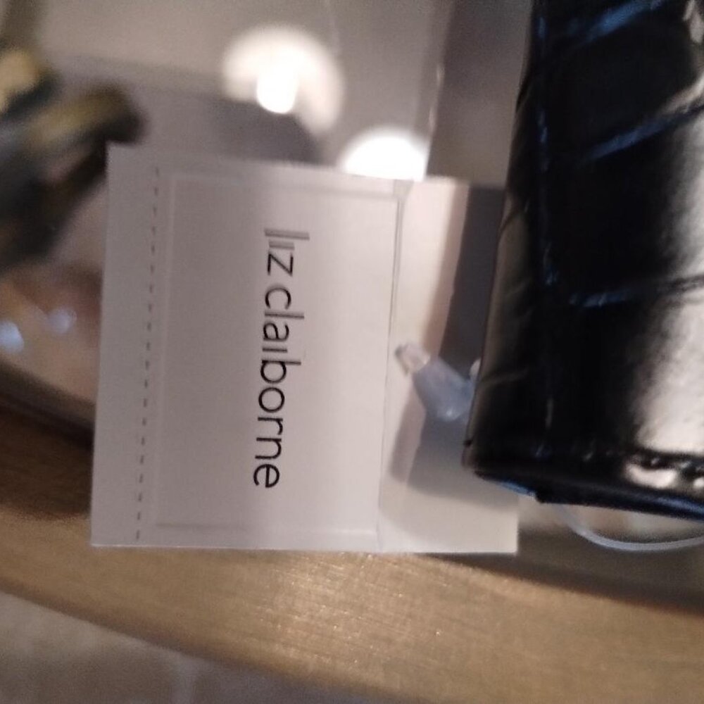 NWT LIZ CLAIBORNE TRIPLE BIFOLD WALLET - Picture 7 of 8